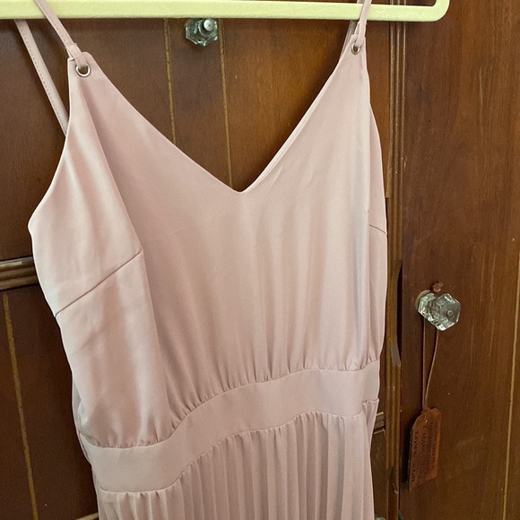 Mauve Pleated Dress NWT - Picture 2 of 3